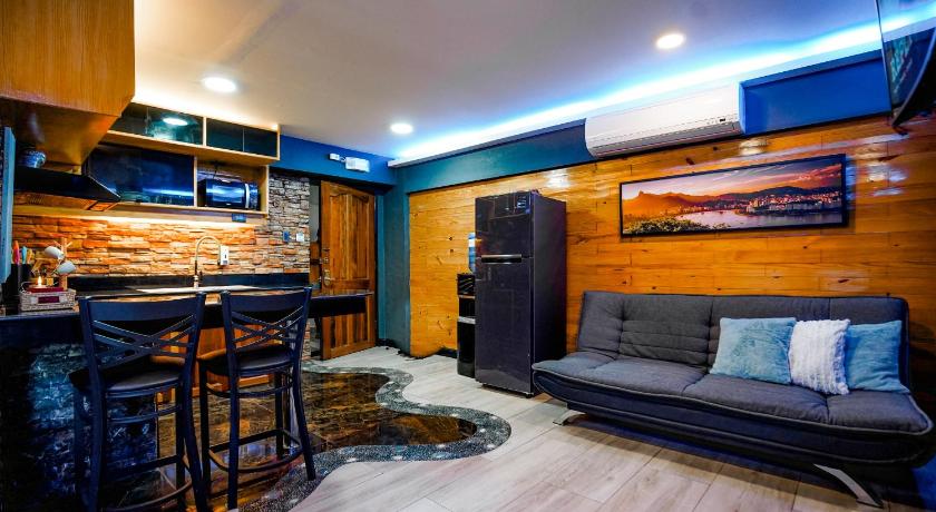 セブ ClockWorkOrange Luxury Suites 5つ星 ゲストハウス プール