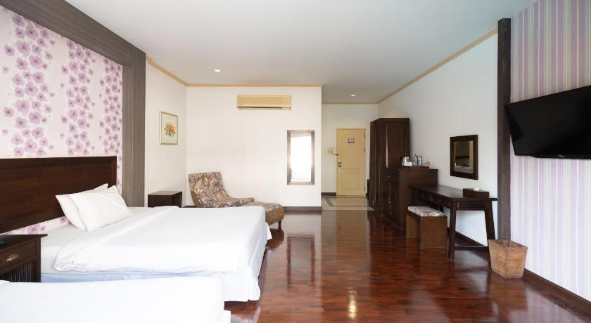 Image of Deluxe Room Pool View 5