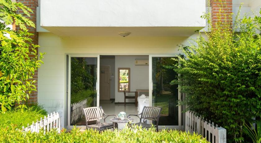 Image of Deluxe Garden View Room 8