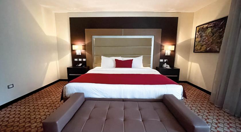 Image of Deluxe King Room 2