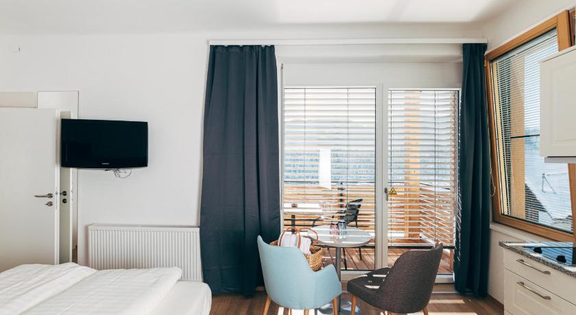 Image of Studio with Balcony 4