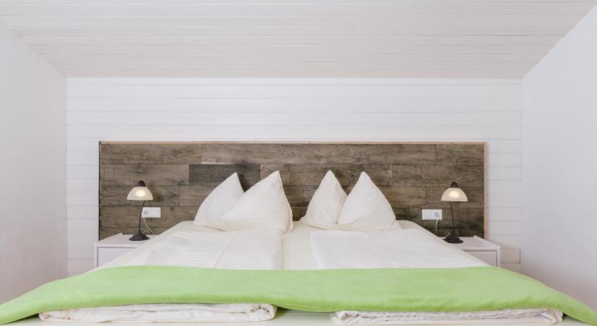 Image of Junior Suite with Garden View 3