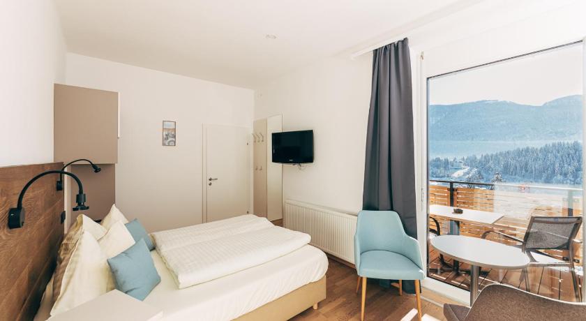 Image of Studio with Balcony 3