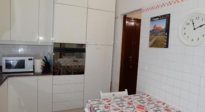 Emilios Home Entire Apartament up to 7 people - image 8