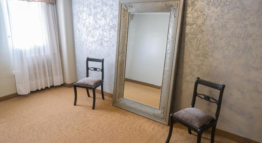 Image of Executive Suite 2