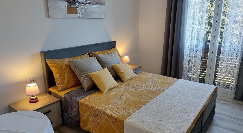 Room Violeta — Hotel in Rovinj