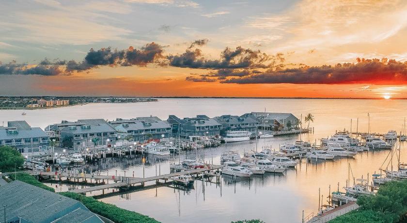 The Suites at Fishermen's Village - 2 Bedroom Suites — Hotel in Punta Gorda (FL)