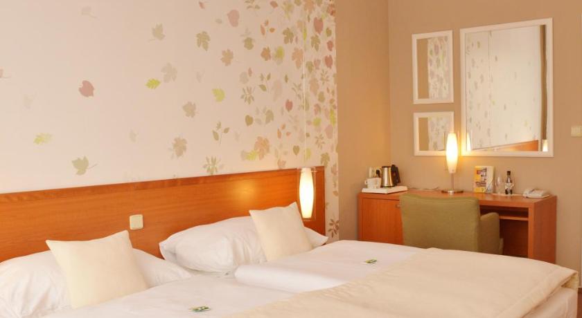 Image of Premium Double or Twin Room with Access to public Relax Center 5