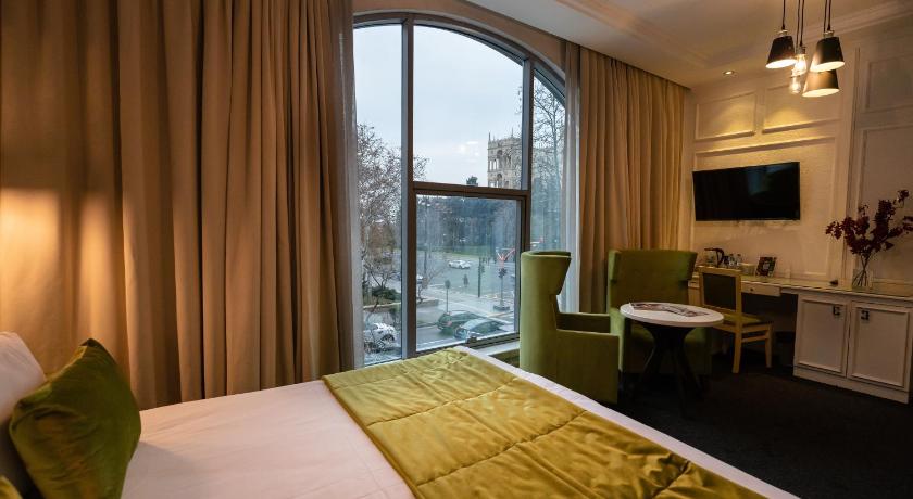 Dondar Hotel Formula 1 View