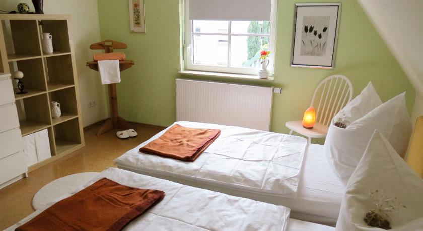OkoHausNamaste — Hotel in Oberasbach