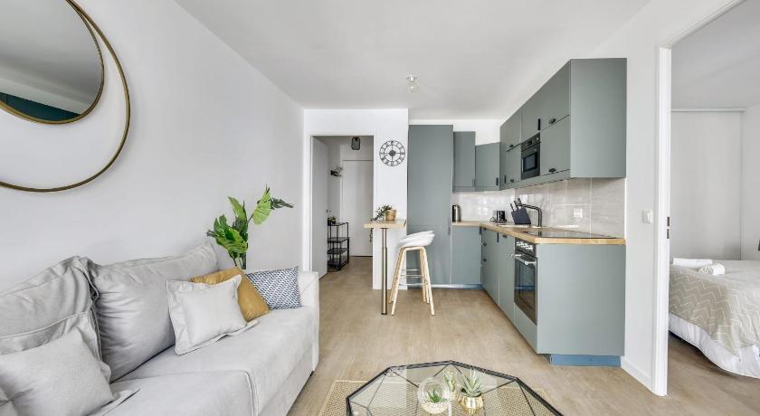 Superbe appartement avec balcon et parking proche Paris — Hotel in Paris