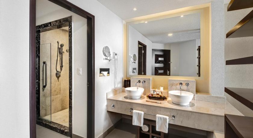 Image of One Bedroom Suite 2