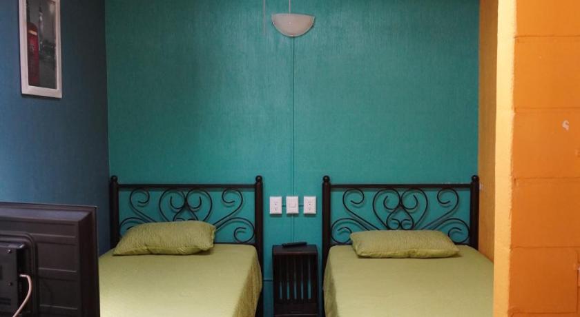 Image of Twin Room with Private Bathroom 2