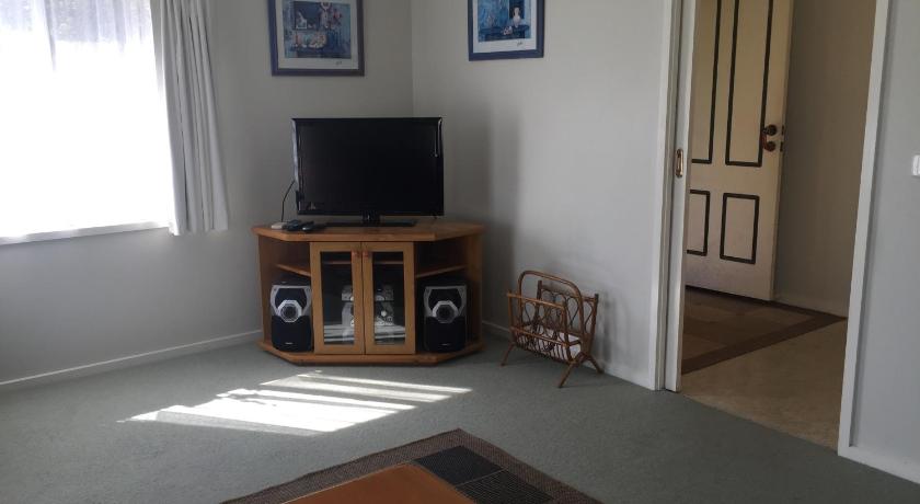 Image of Three-Bedroom House (No Pets Allowed) 5