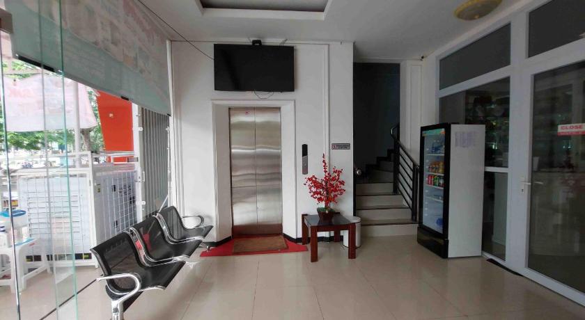 Rons City Hotel near Simpang Lima Semarang Mitra RedDoorz – Semarang, ID