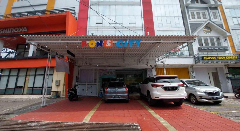Rons City Hotel near Simpang Lima Semarang Mitra RedDoorz – Semarang, ID