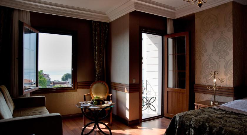 Image of Superior Triple Room 1