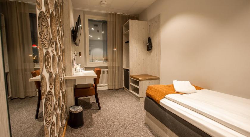 Image of Single Room with Shared Bathroom 0