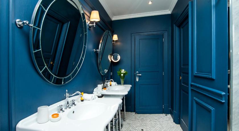 Image of Suite with Terrace 10