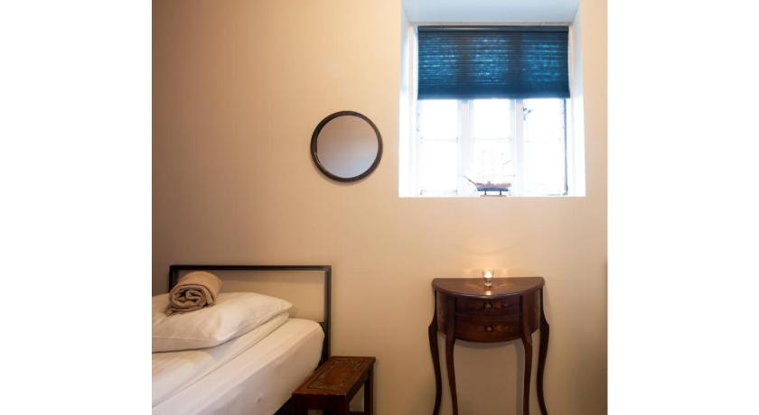 Image of Single Room with Shared Bathroom 0