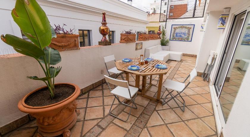 SUAY APARTMENTS — Hotel in Seville