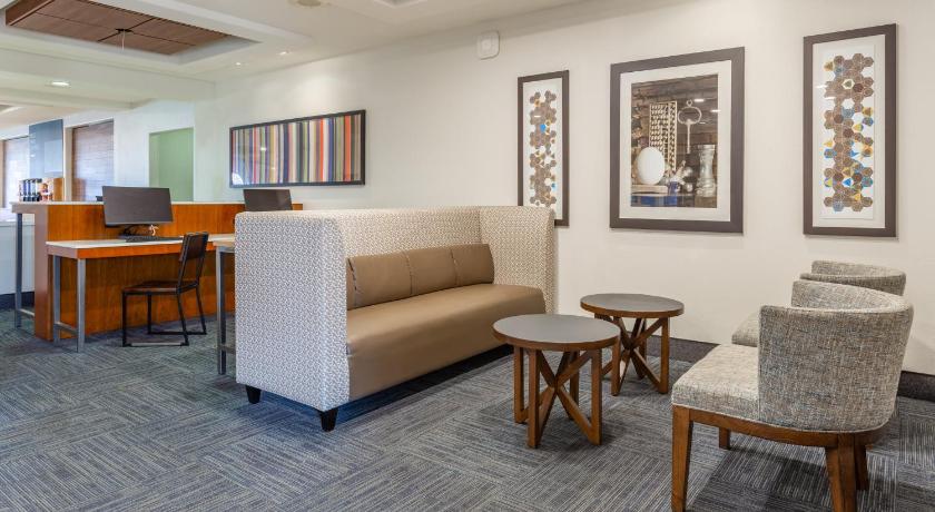 Holiday Inn Express Rockford-Loves Park photo