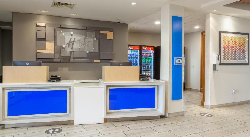 Holiday Inn Express Rockford-Loves Park photo