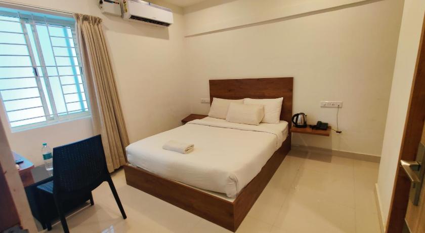 Hotel Airport City photo