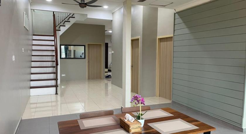 VISTANA INDAH HOMESTAY photo