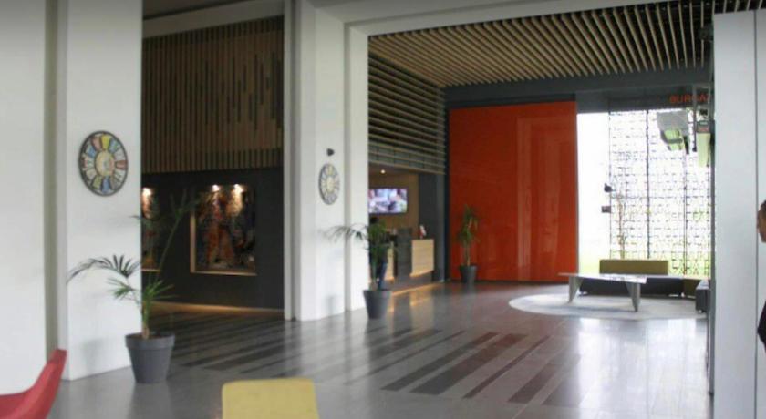 KozaPark Burgaz, Akbati shopping malls and tennis academy photo