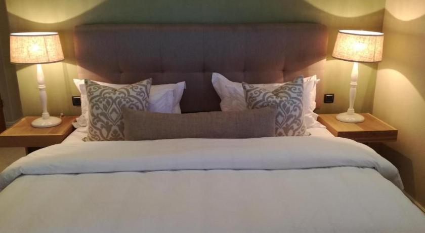 Image of Deluxe King 1