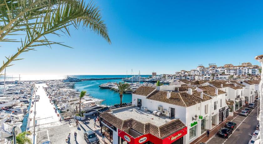 Front Line Penthouse Puerto Banus With Sea Views photo