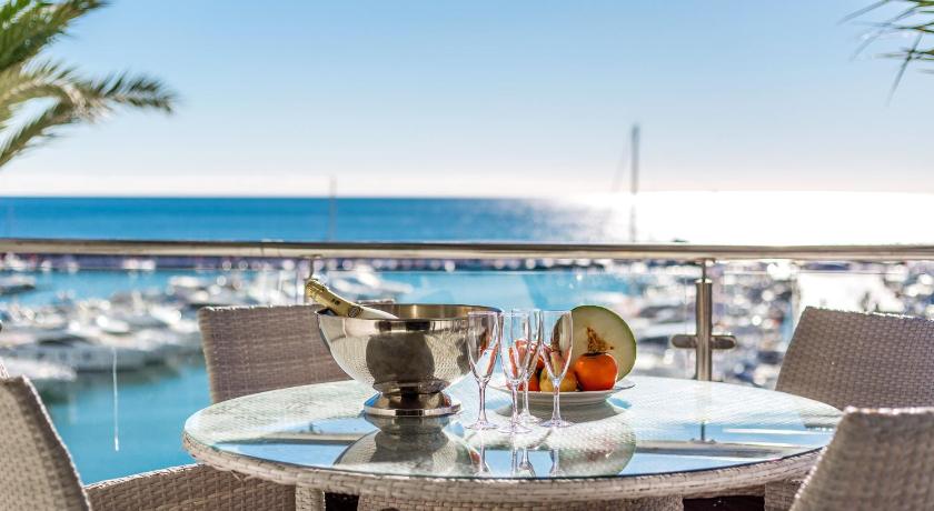 Front Line Penthouse Puerto Banus With Sea Views photo