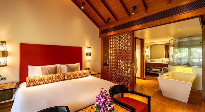 Image of 1 King bed Loft room with Balcony 3