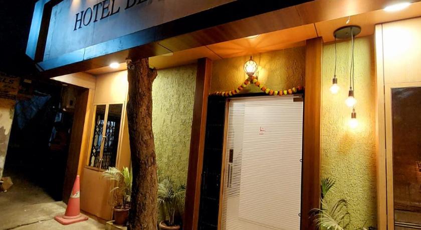 Hotel Beach Crown Juhu photo