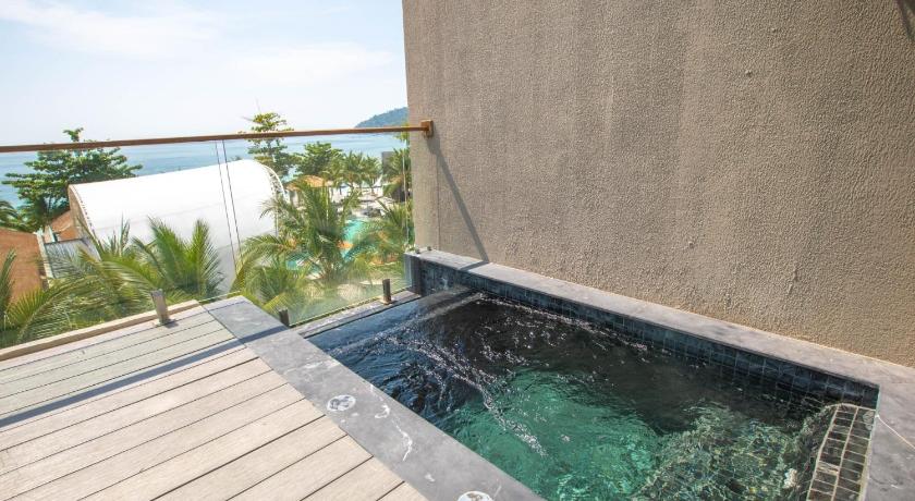 Image of Honeymoon Sea View Suite with Jacuzzi 13