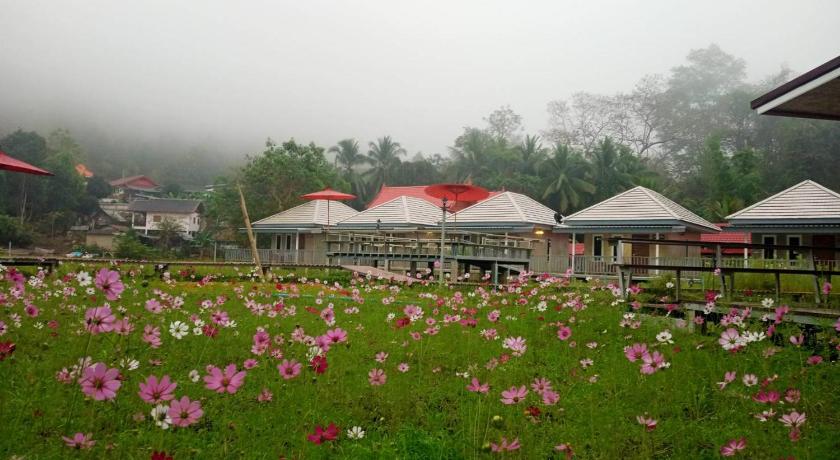 a grassy area with a bunch of flowers in it, Jeerang Countryside Resort in Mae Hong Son