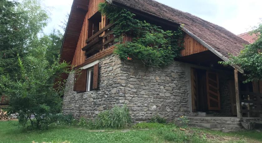 Pace in Kuvaszó-Casă la cheie