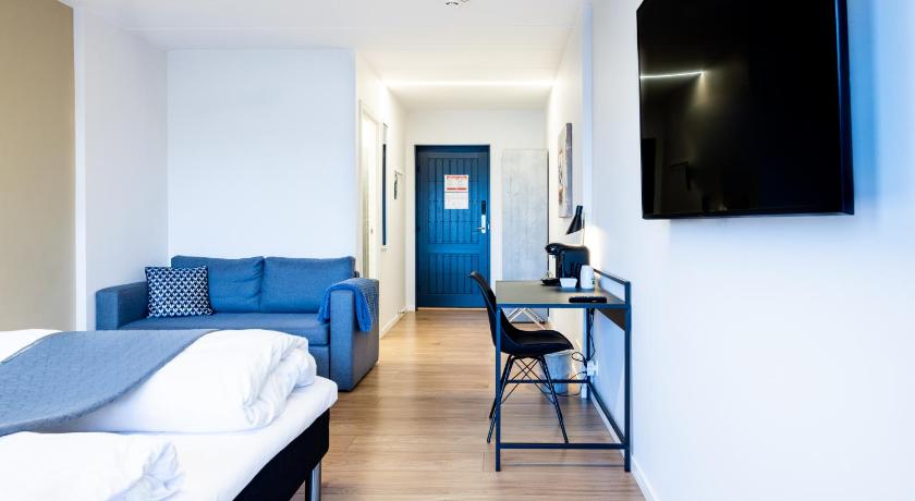 Image of Deluxe Double Room with Balcony 5