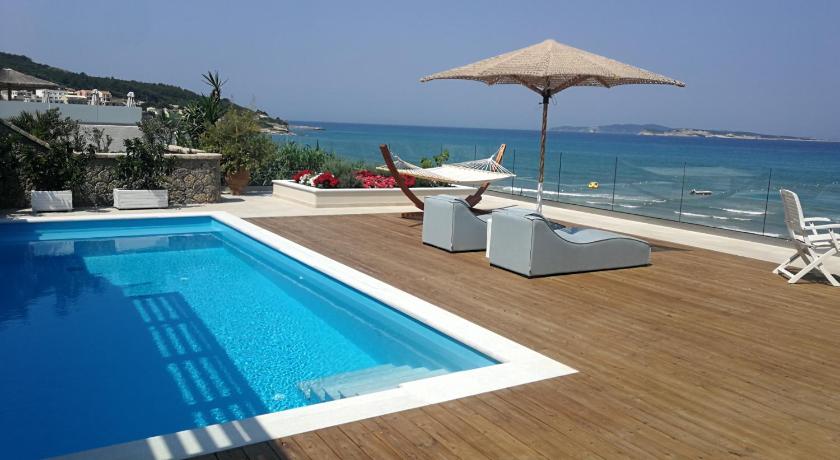 Paralia Luxury Suites photo