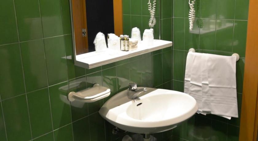 Image of Triple Room 8