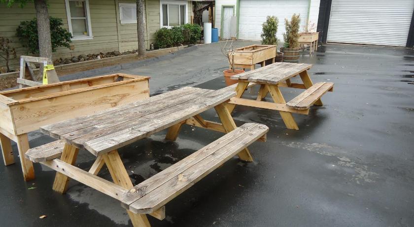 Yosemite International Hostel photo