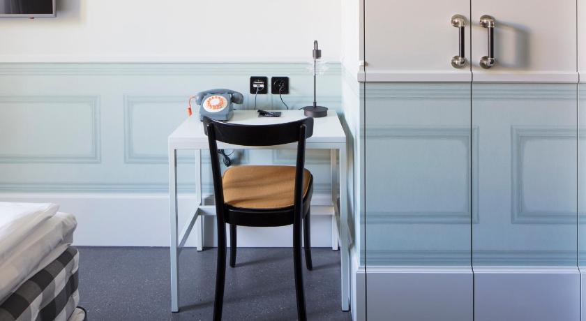 Image of Medium Double Room 8