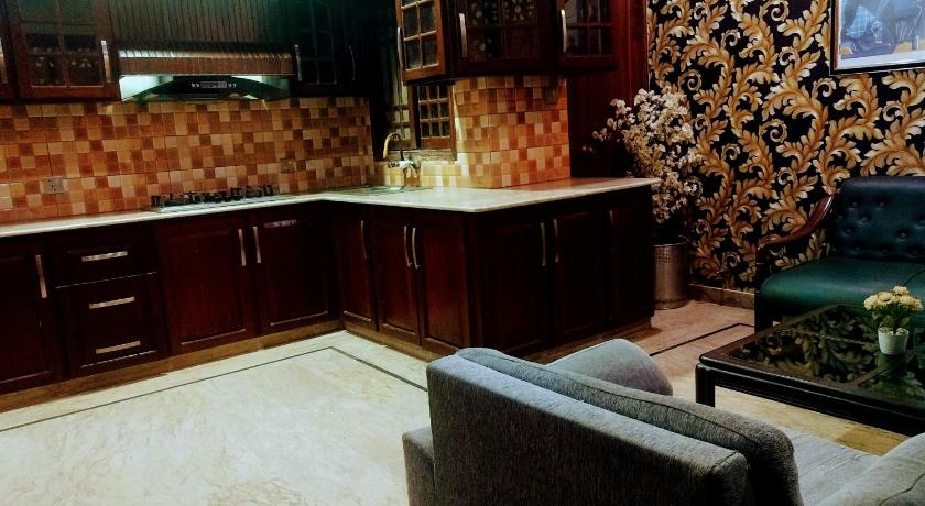 Luxury Living Rooms Near Agha Khan, Millennium, Nueplex photo