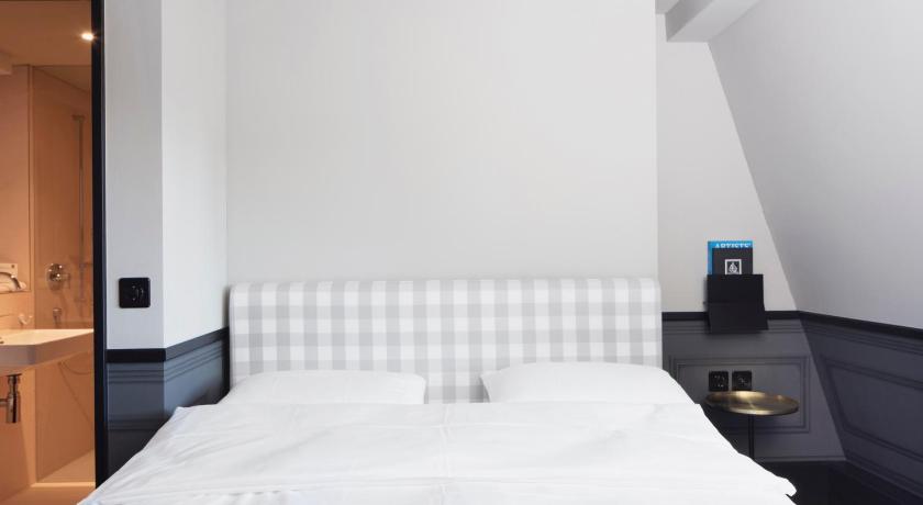 Image of Medium Double Room 7