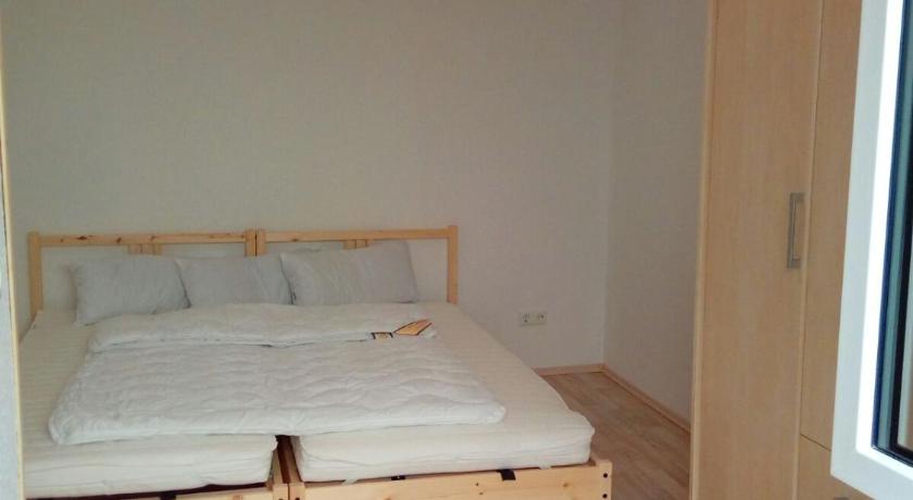 Ferienbungalow auf FKK Waldcampingplatz am See photo