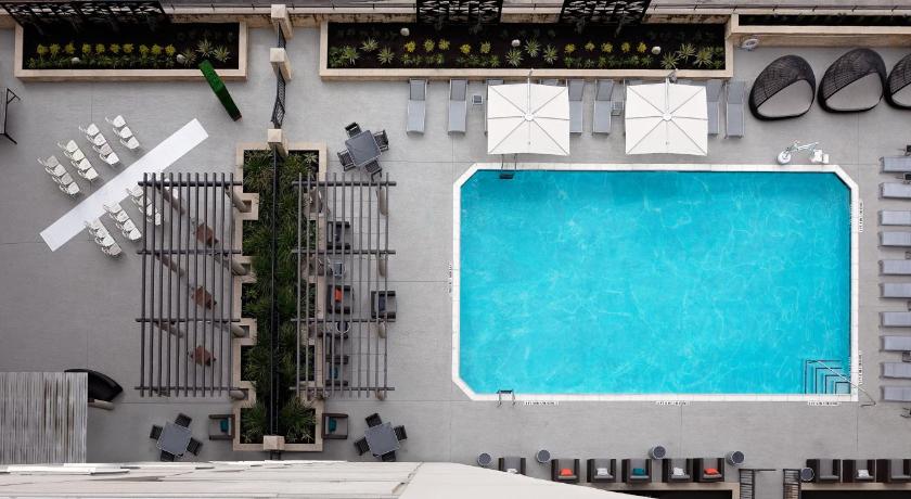 Holiday Inn Express Hotel & Suites Austin Downtown photo
