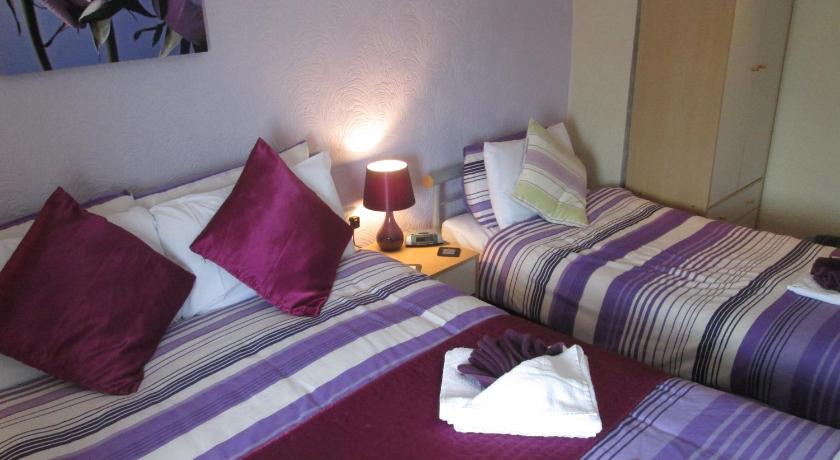 Image of Family Room (2 Adults + 1 Child) 2