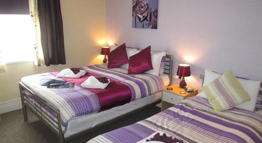 Image of Family Room (2 Adults + 1 Child) 0