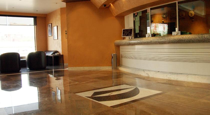 Porto Novo Hotel & Suites